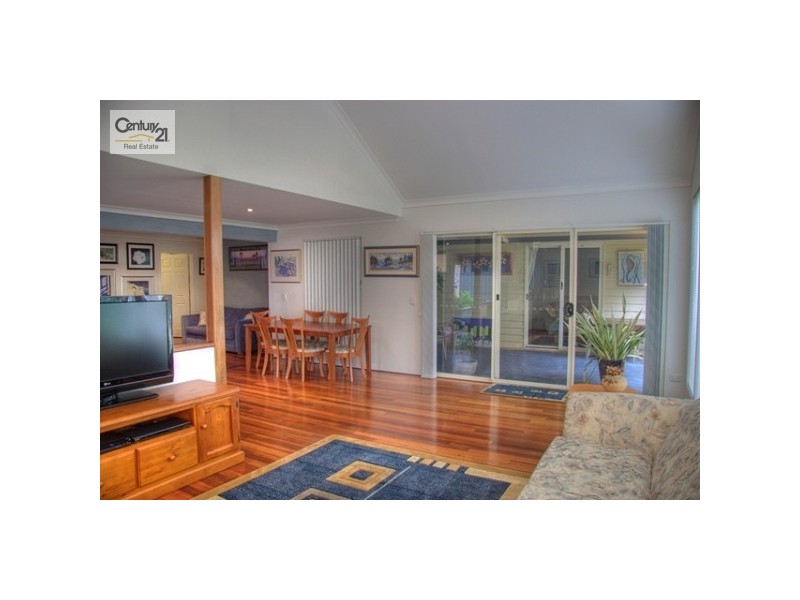 18 Woodlupine Court, Forrestfield WA 6058