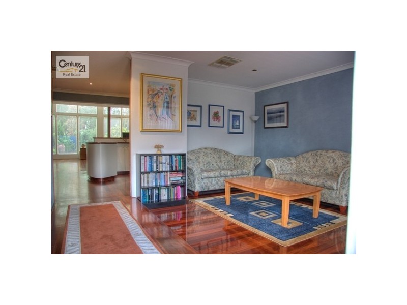 18 Woodlupine Court, Forrestfield WA 6058