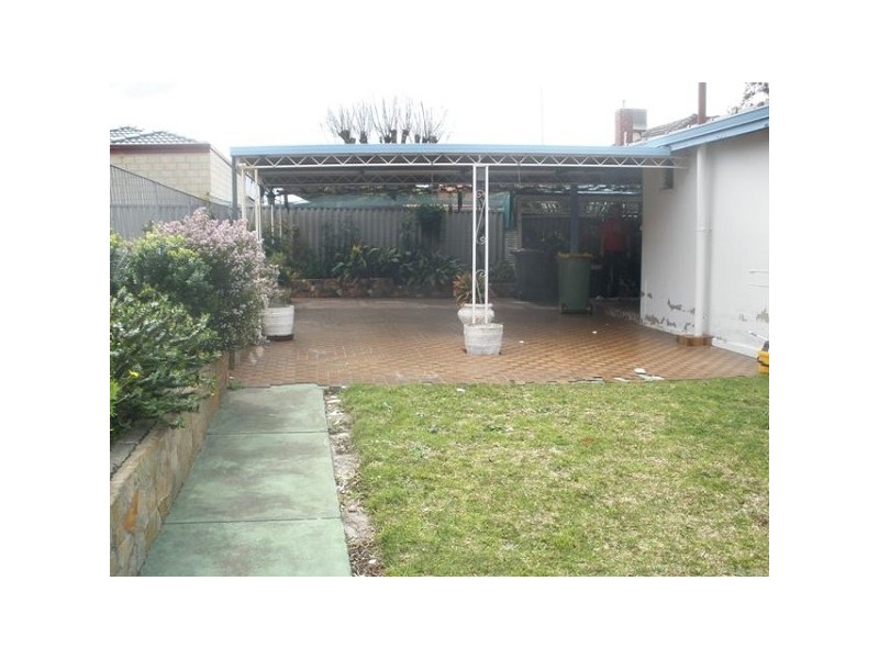 33 Smiths Avenue, Redcliffe WA 6104