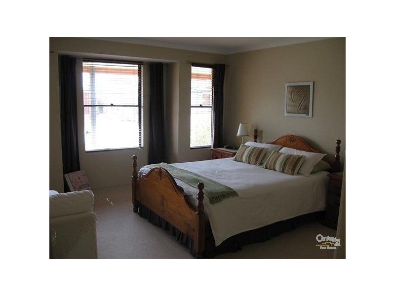 5 Limerick Loop, Wattle Grove WA 6107