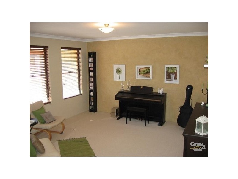 5 Limerick Loop, Wattle Grove WA 6107