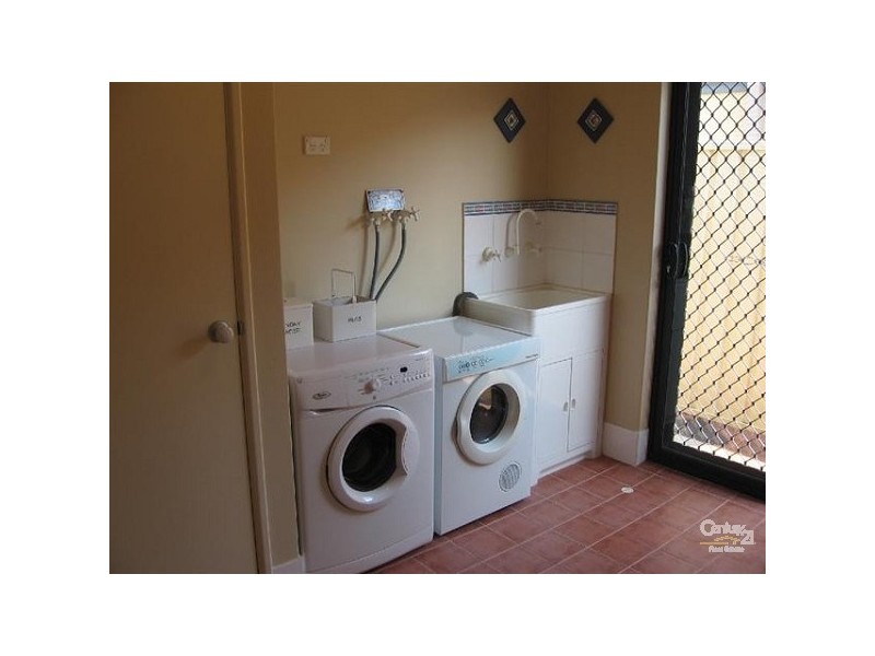 5 Limerick Loop, Wattle Grove WA 6107