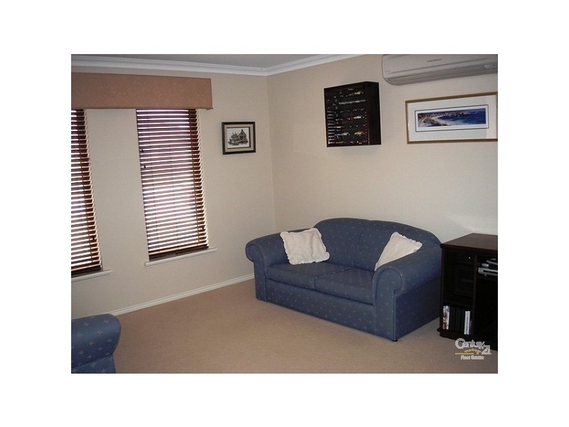 14 Brittain Road, Wattle Grove WA 6107