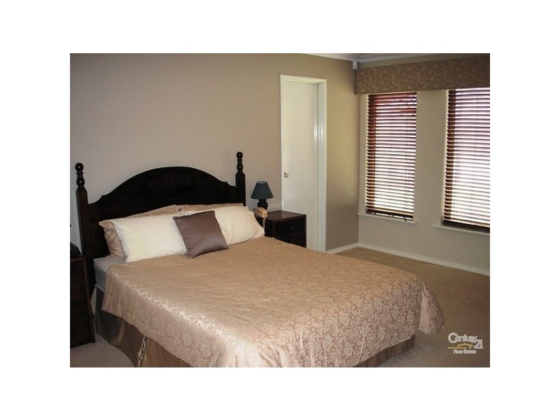 14 Brittain Road, Wattle Grove WA 6107