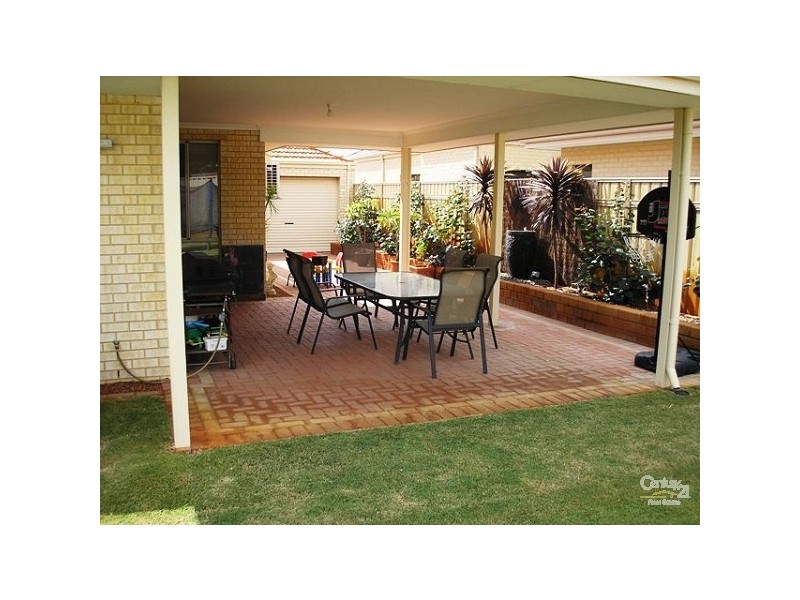 14 Brittain Road, Wattle Grove WA 6107