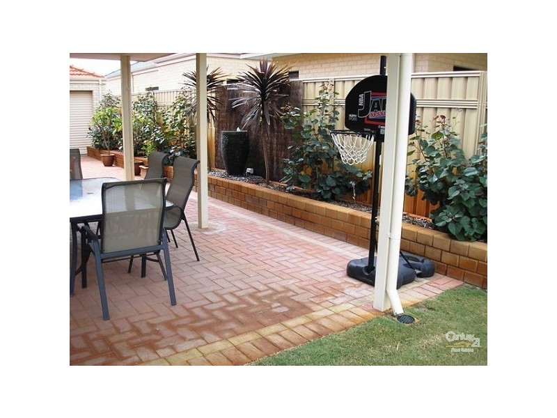 14 Brittain Road, Wattle Grove WA 6107