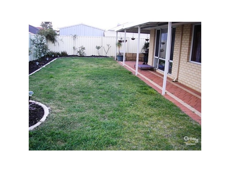 14 St John Road, Wattle Grove WA 6107