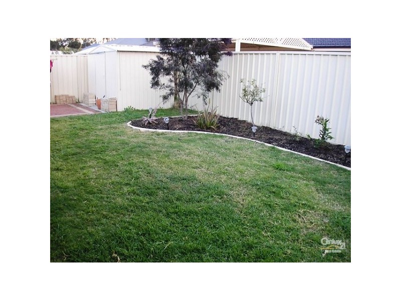 14 St John Road, Wattle Grove WA 6107