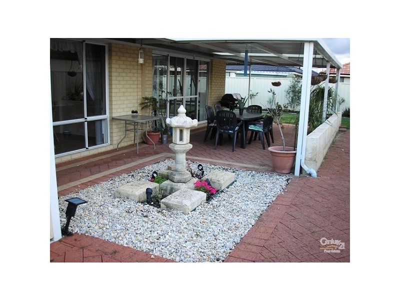 14 St John Road, Wattle Grove WA 6107