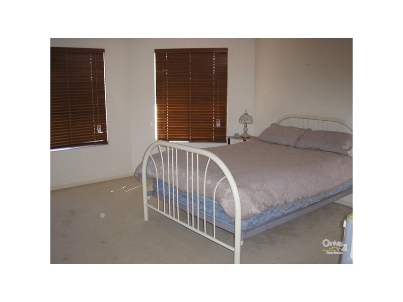 16 Sheriff Circuit, Wattle Grove WA 6107