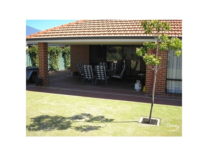 16 Sheriff Circuit, Wattle Grove WA 6107