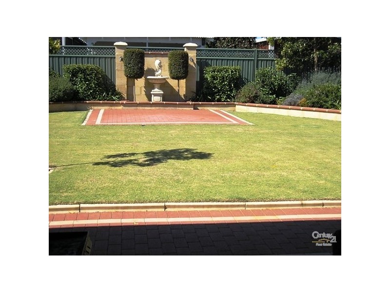 16 Sheriff Circuit, Wattle Grove WA 6107