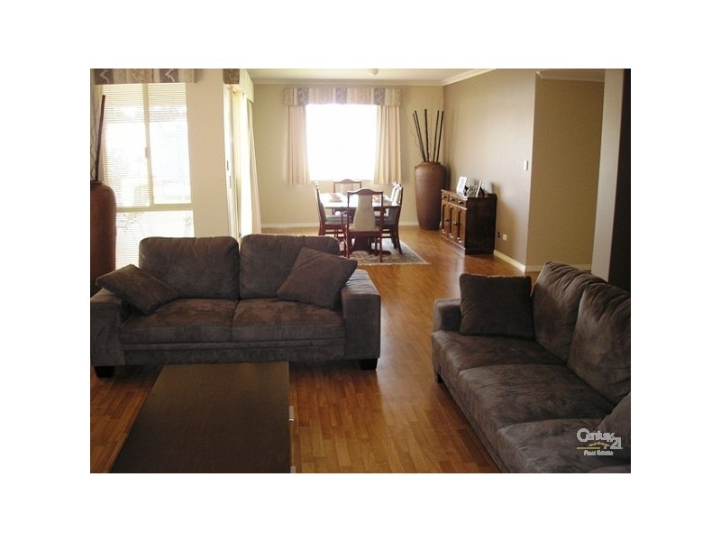 14 Brittain Road, Wattle Grove WA 6107