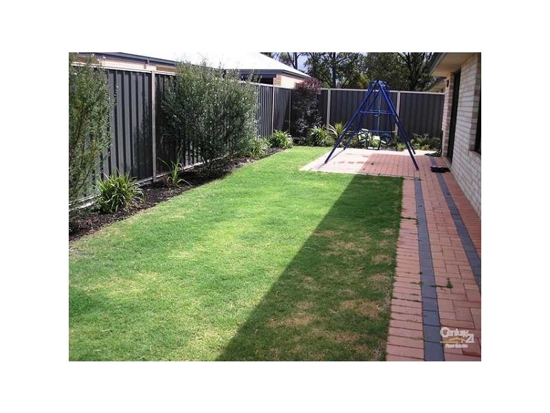 15 Quokka Street, Wattle Grove WA 6107