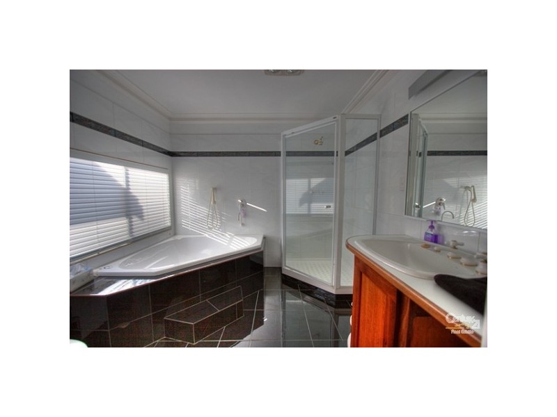 66 Lascelle Parade, Gooseberry Hill WA 6076