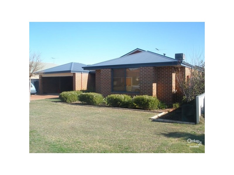 7 Nandat Way, Forrestfield WA 6058