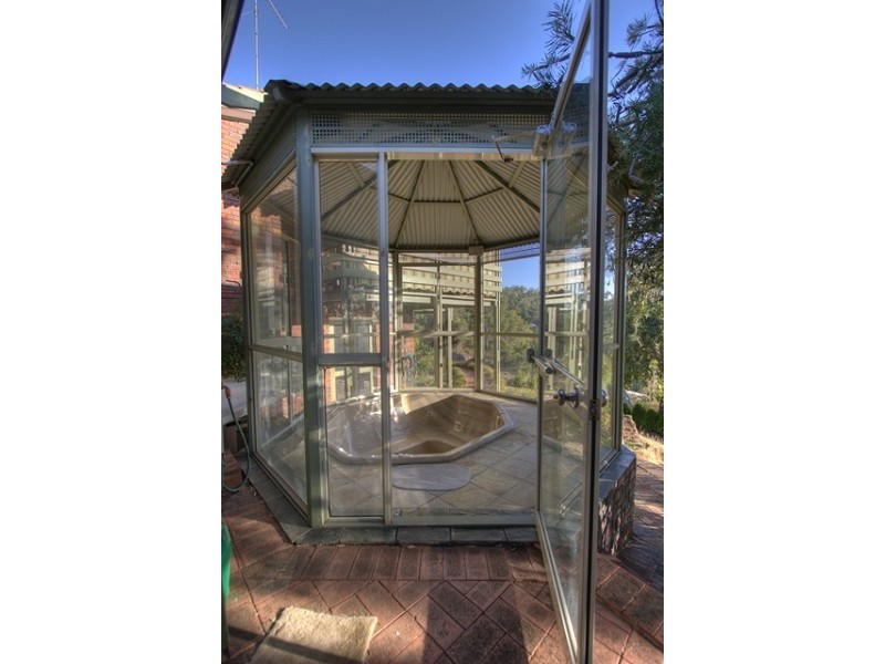 14 Robertson Road, Gooseberry Hill WA 6076