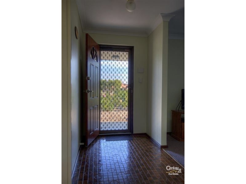 7 Hollybush Court, Forrestfield WA 6058