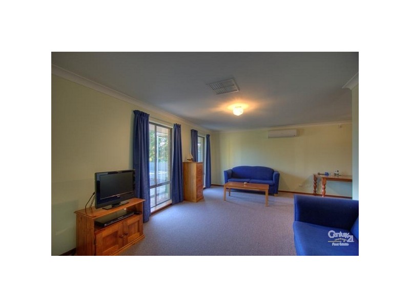 7 Hollybush Court, Forrestfield WA 6058