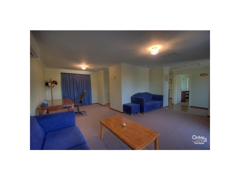 7 Hollybush Court, Forrestfield WA 6058