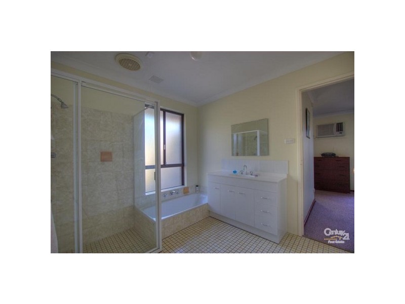 7 Hollybush Court, Forrestfield WA 6058