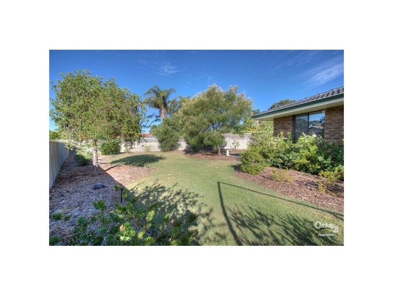 7 Hollybush Court, Forrestfield WA 6058