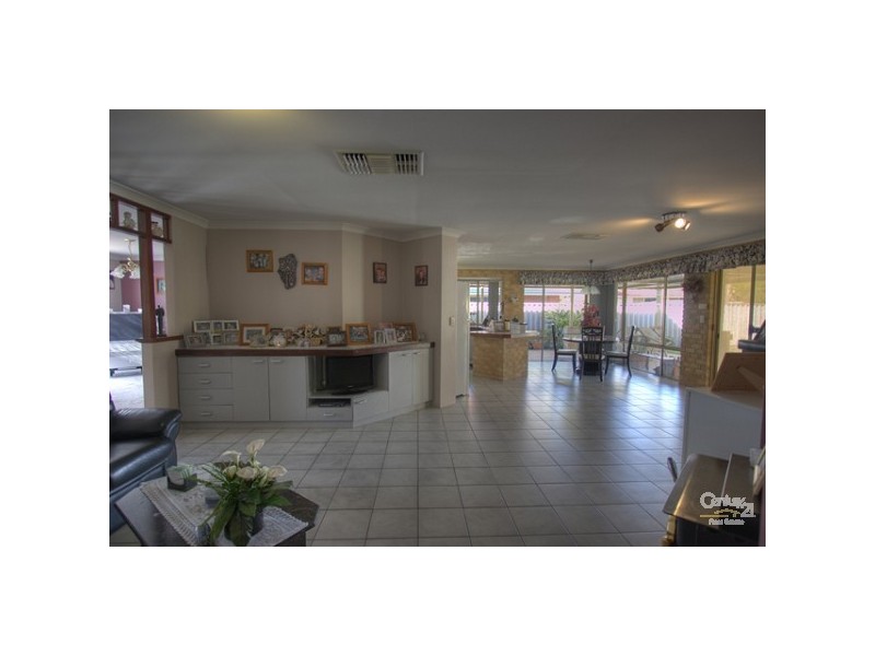 14 Pyrite Court, Forrestfield WA 6058
