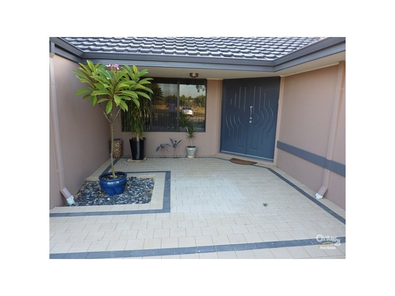 28 Lenihan Corner, Wattle Grove WA 6107