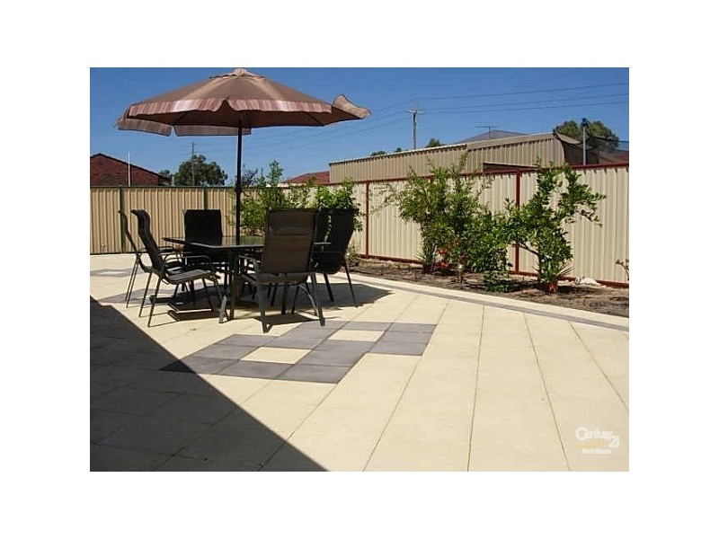 28 Lenihan Corner, Wattle Grove WA 6107
