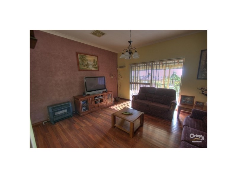 23 Grenville Road, Gooseberry Hill WA 6076