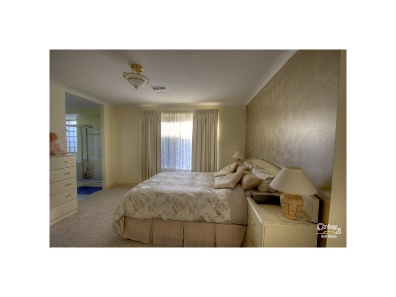 18 Silvereye Close, East Cannington WA 6107