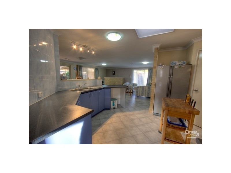 18 Silvereye Close, East Cannington WA 6107