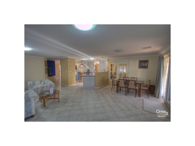 18 Silvereye Close, East Cannington WA 6107