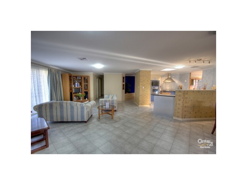 18 Silvereye Close, East Cannington WA 6107