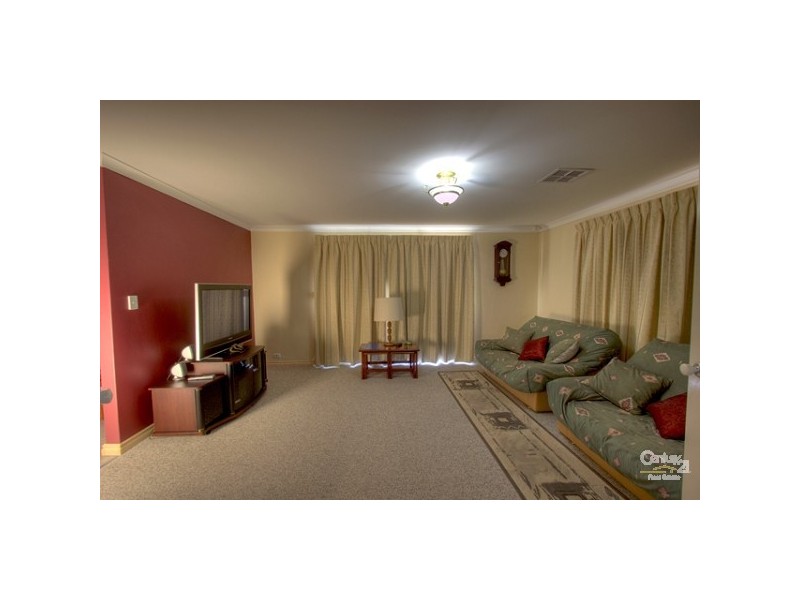 18 Silvereye Close, East Cannington WA 6107