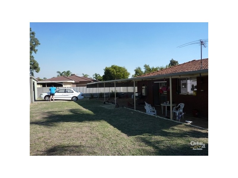 17 Sovereign Place, Forrestfield WA 6058