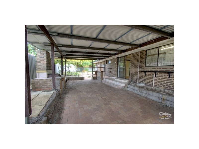 5 Castle Court, Forrestfield WA 6058
