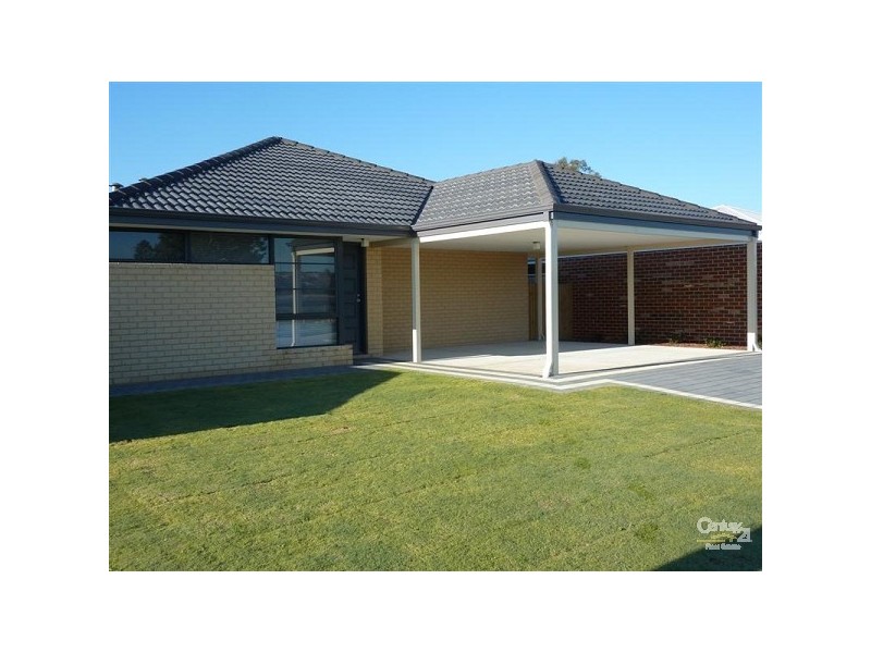 1 Chervil Bend, Wattle Grove WA 6107