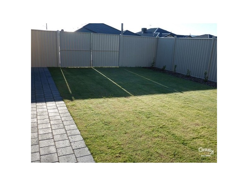 1 Chervil Bend, Wattle Grove WA 6107