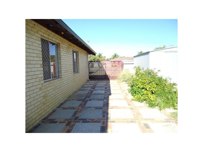 4 Agincourt Drive, Forrestfield WA 6058
