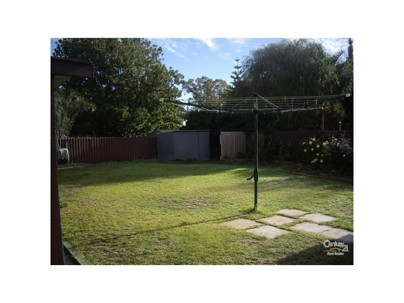 25 Linden Way, Forrestfield WA 6058