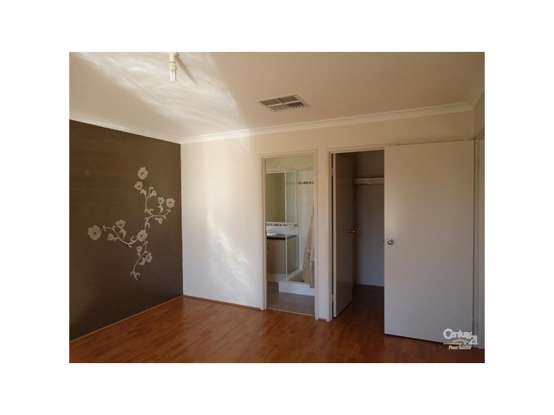 33 Mica Mews, Wattle Grove WA 6107