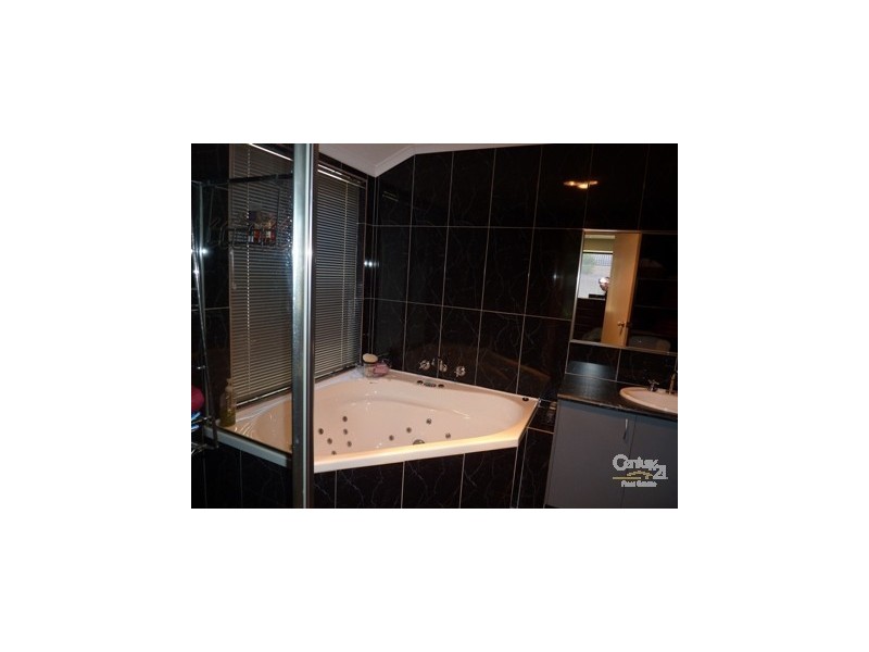 8 Copper Lane, Wattle Grove WA 6107