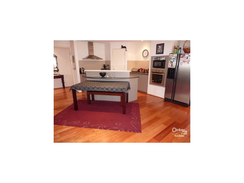 8 Copper Lane, Wattle Grove WA 6107