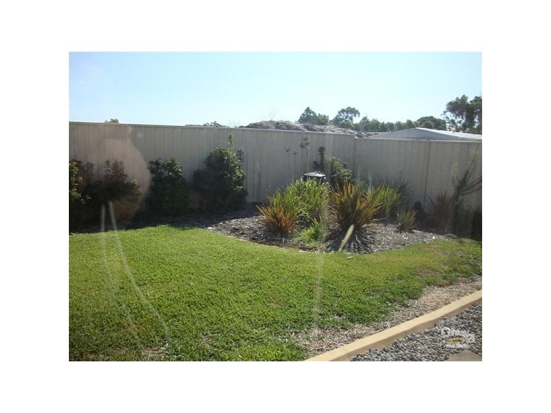 17 Silica Road, Wattle Grove WA 6107