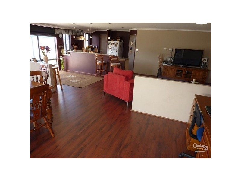 1 Drosera Approach, Wattle Grove WA 6107