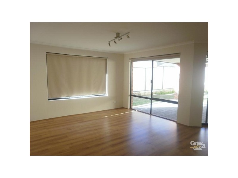 19 Lancelot Green, Wattle Grove WA 6107