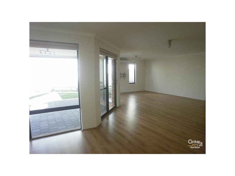 19 Lancelot Green, Wattle Grove WA 6107