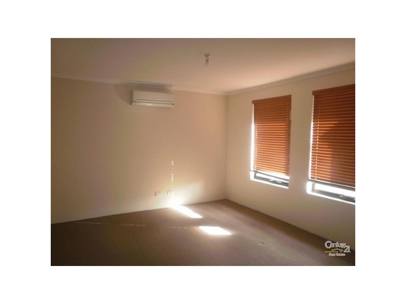 19 Lancelot Green, Wattle Grove WA 6107