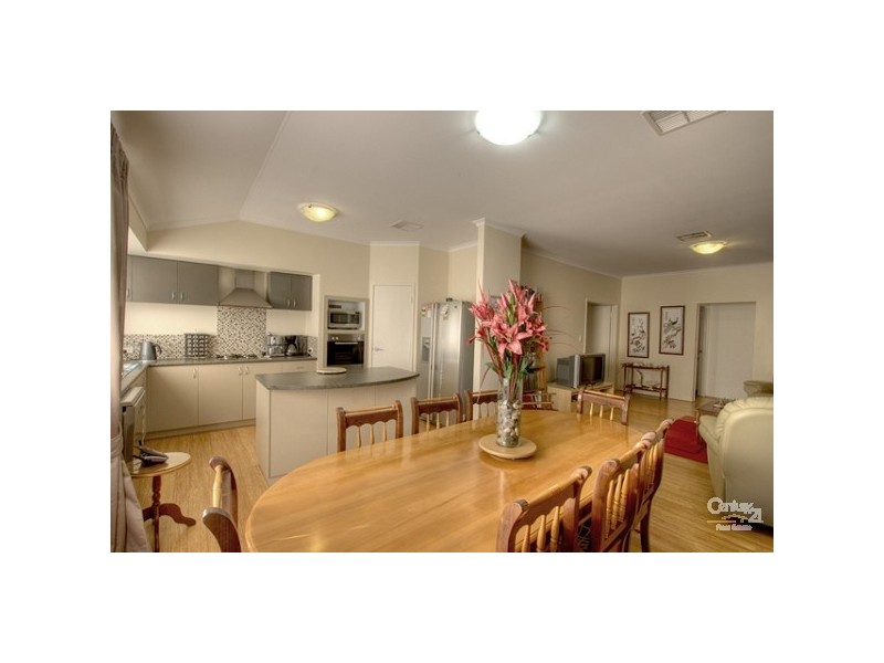 8 Katsura Street, Munster WA 6166